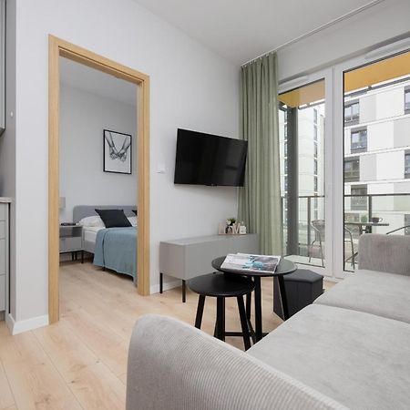 Stylish Apartments With Parking By Noclegi Renters Варшава Екстериор снимка
