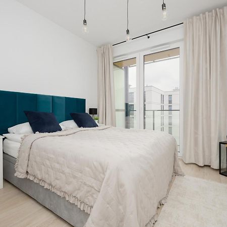 Stylish Apartments With Parking By Noclegi Renters Варшава Екстериор снимка