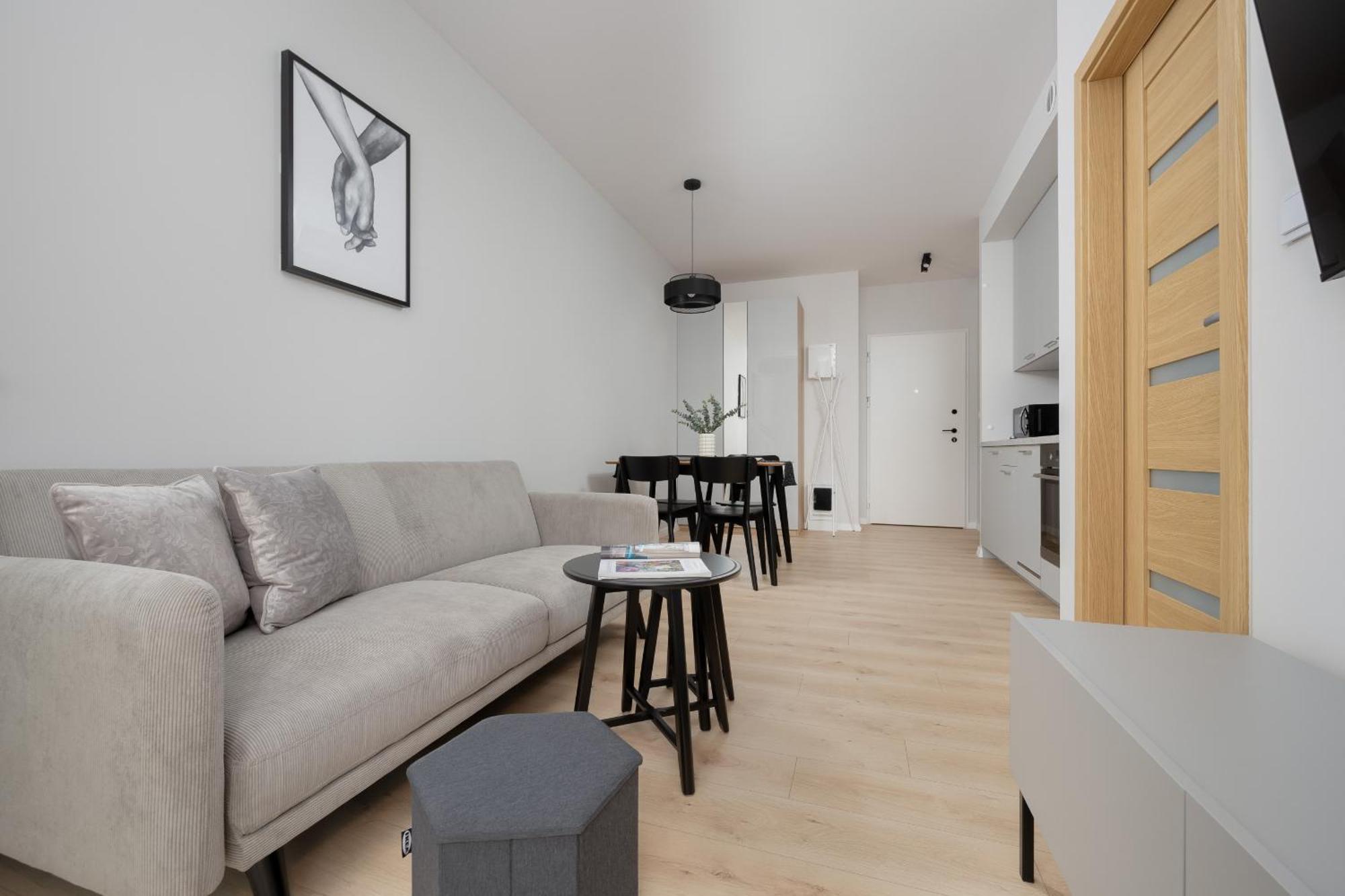 Stylish Apartments With Parking By Noclegi Renters Варшава Екстериор снимка