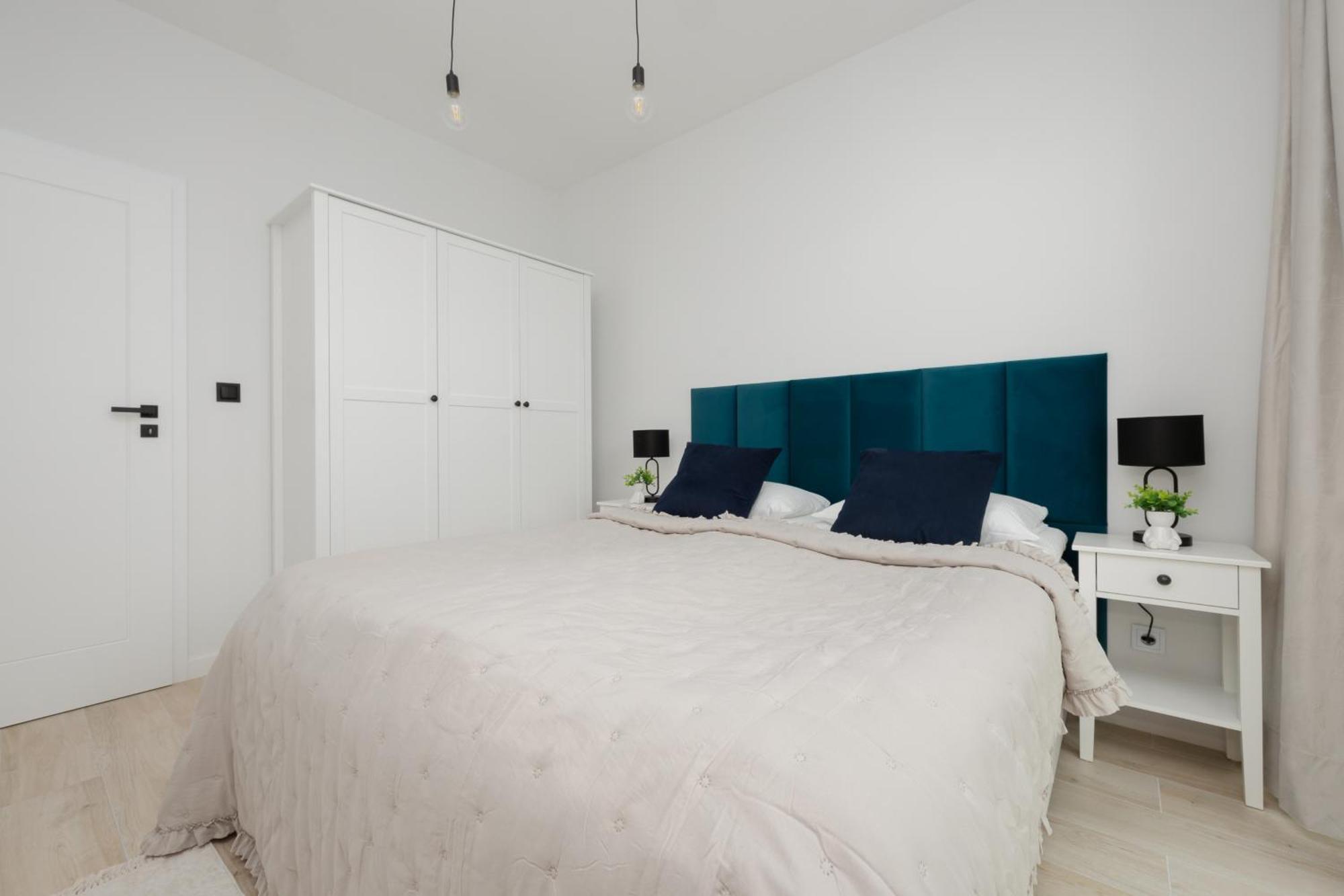 Stylish Apartments With Parking By Noclegi Renters Варшава Екстериор снимка
