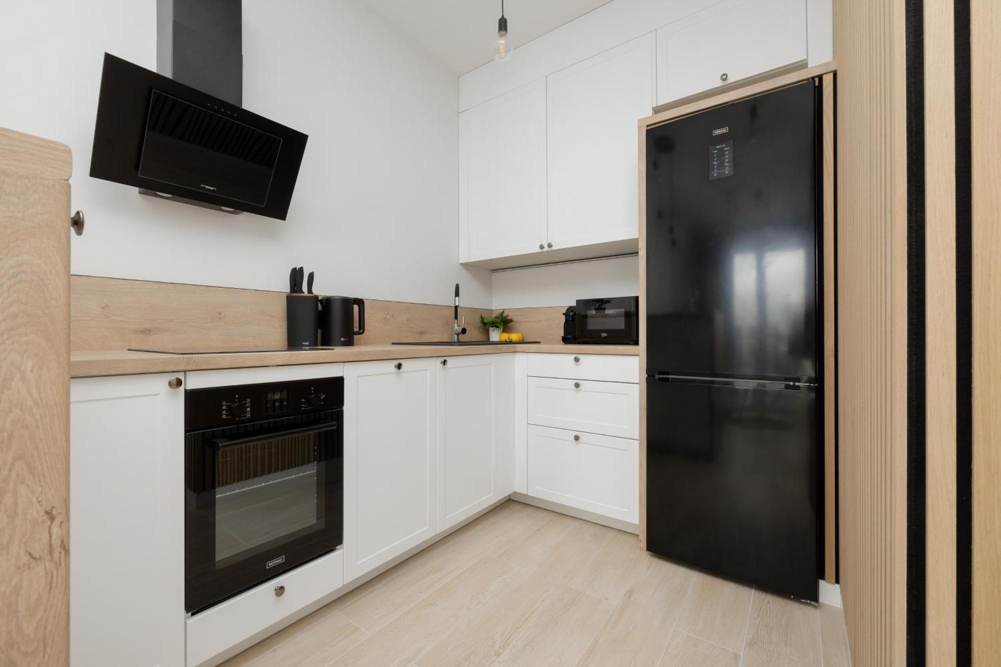 Stylish Apartments With Parking By Noclegi Renters Варшава Екстериор снимка