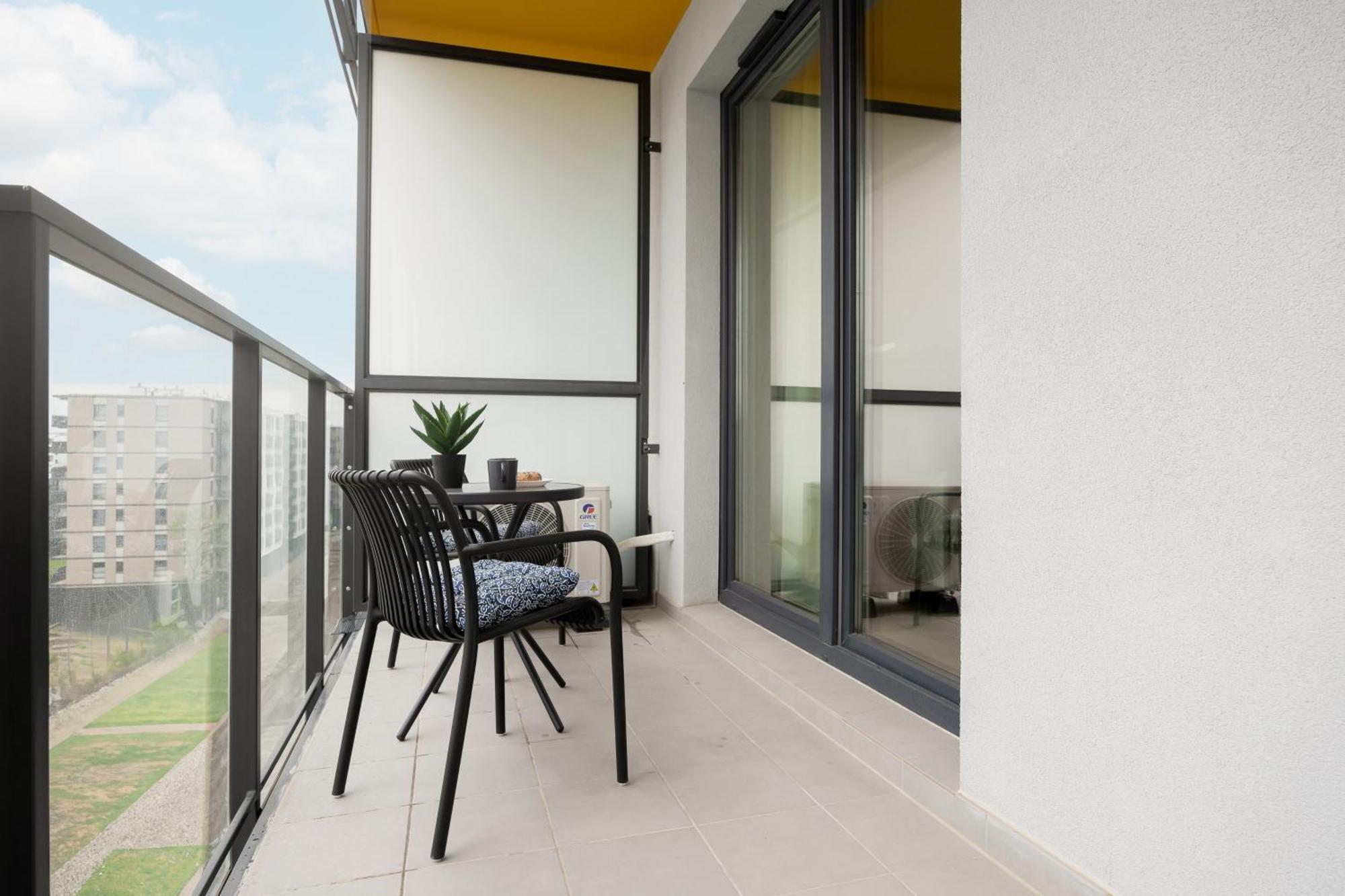 Stylish Apartments With Parking By Noclegi Renters Варшава Екстериор снимка