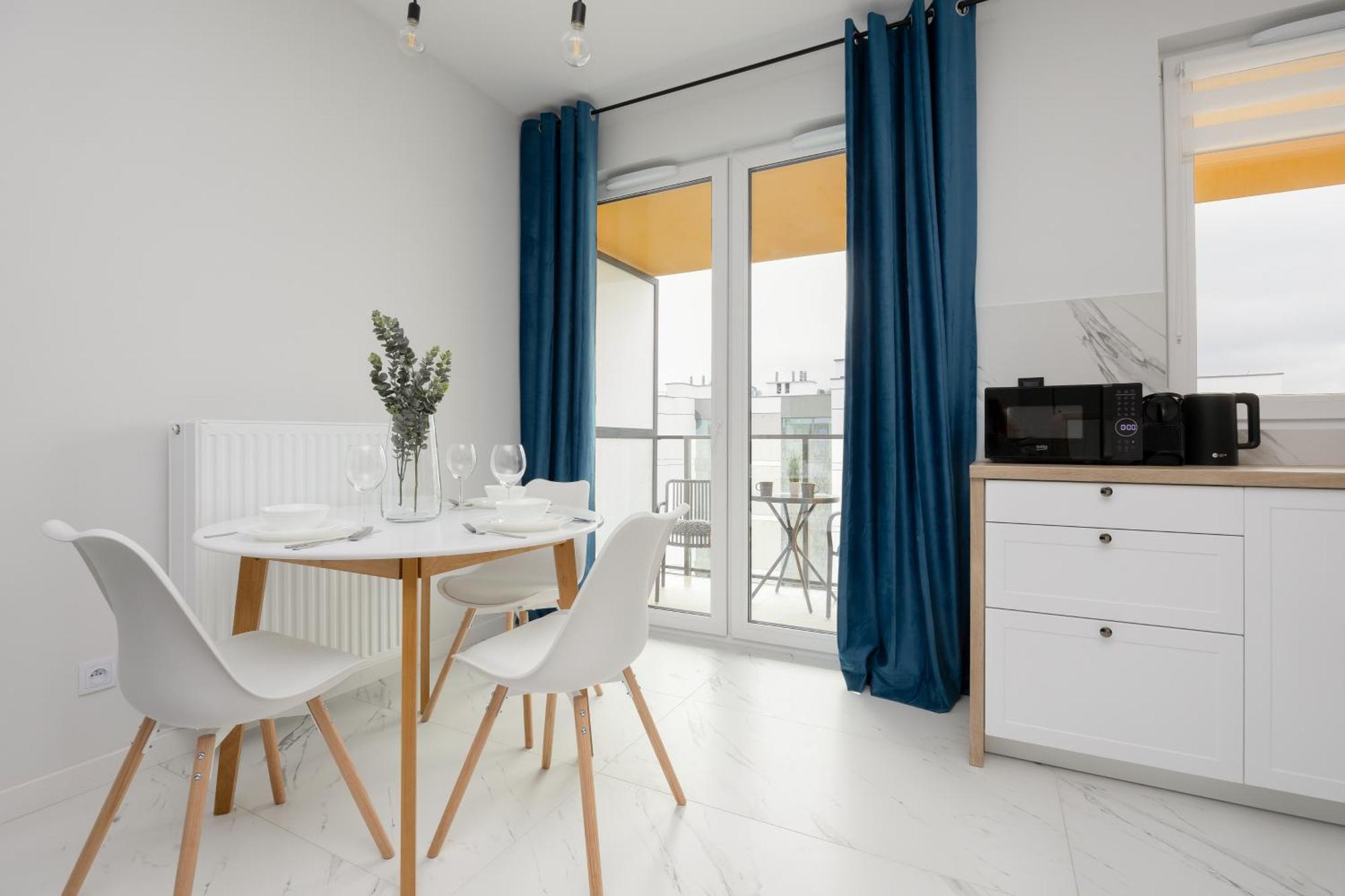 Stylish Apartments With Parking By Noclegi Renters Варшава Екстериор снимка